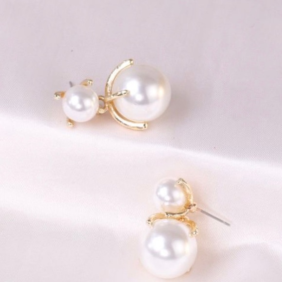 Elegant Pearl Earrings - Picture 2 of 6
